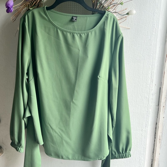 Shein blouse 🌸🌸🌸🌸Weekend Deal 🌸🌸🌸🌸 1/2 off - Picture 4 of 4